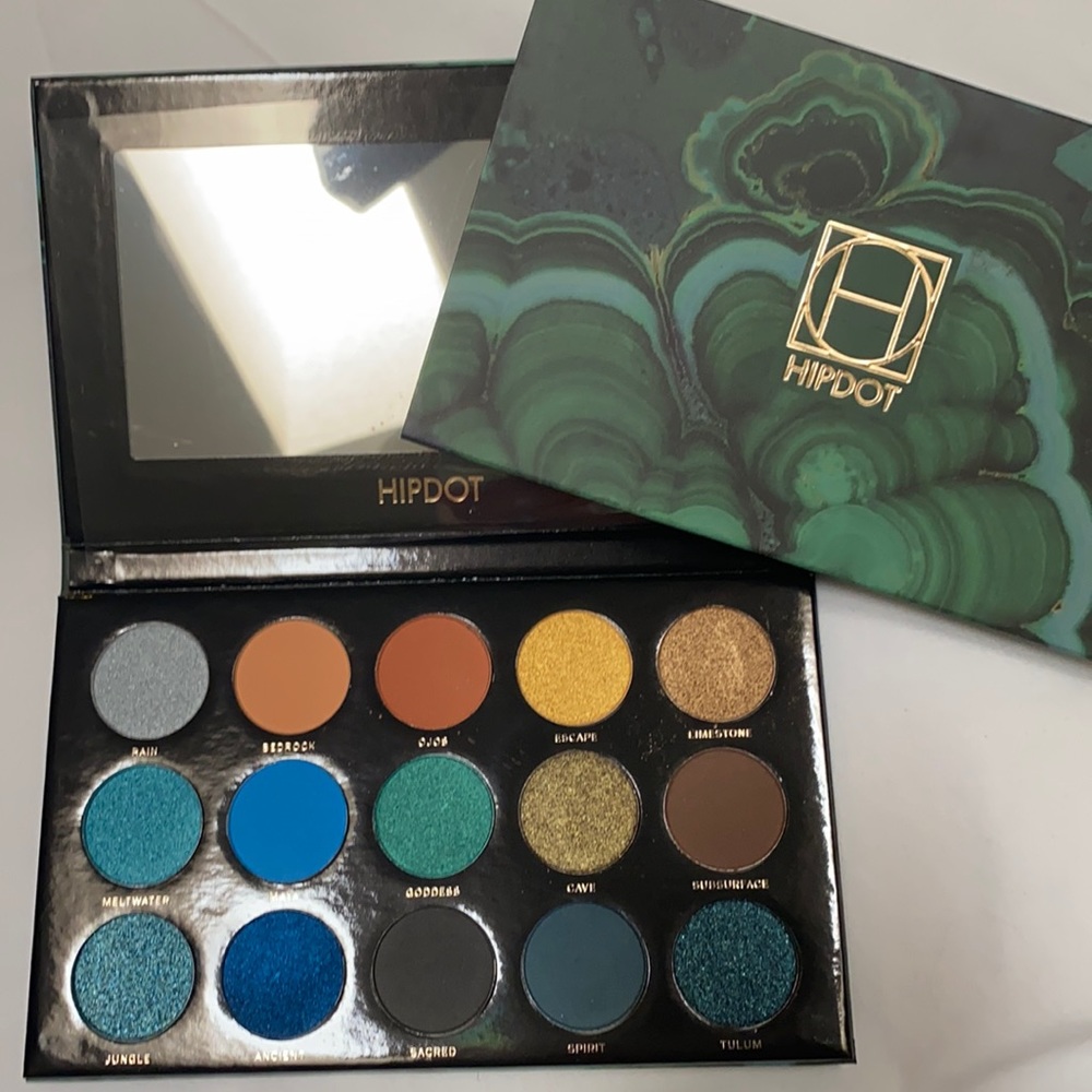 HIPDOT EYESHADOW PALETTE